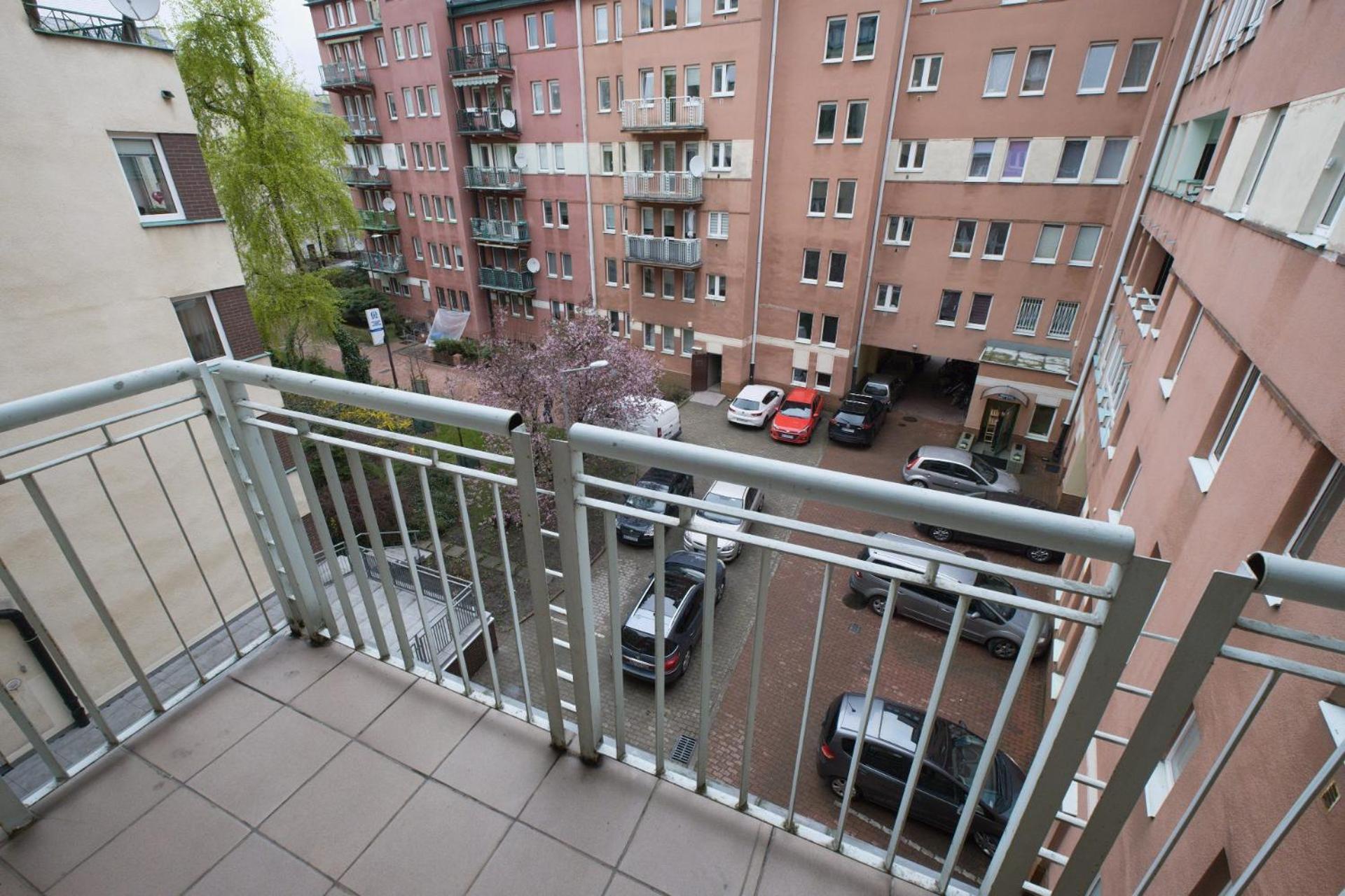 Spacious Apartment In Green Location Варшава Екстер'єр фото